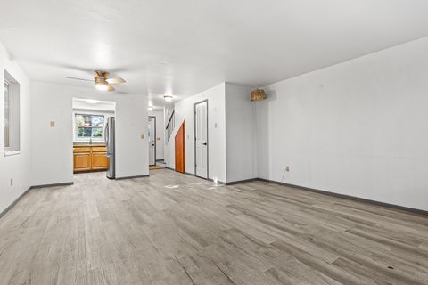 Tiny photo for 132 S Mountain Avenue #4, Ashland, OR 97520 (MLS # 220213862)