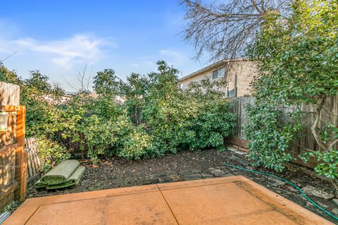 Tiny photo for 132 S Mountain Avenue #4, Ashland, OR 97520 (MLS # 220213862)