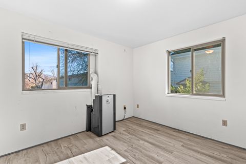 Tiny photo for 132 S Mountain Avenue #4, Ashland, OR 97520 (MLS # 220213862)