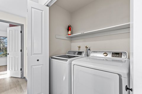 Tiny photo for 132 S Mountain Avenue #4, Ashland, OR 97520 (MLS # 220213862)