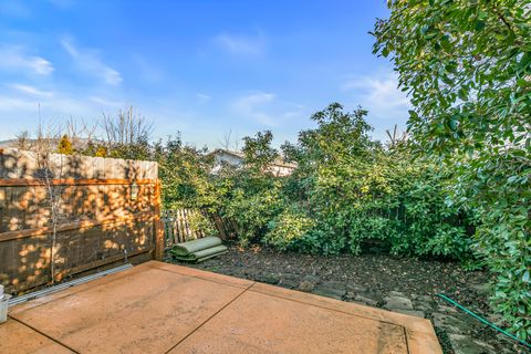Tiny photo for 132 S Mountain Avenue #4, Ashland, OR 97520 (MLS # 220213862)