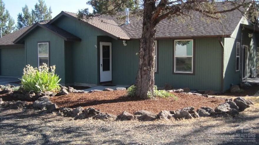Need space? This 3 bed, 2.5 bath, 1610 SF home offers propane fireplace, covered deck off of dining and expansive master bedroom w/sliding door lading to hot tub on deck. 4.6 acres, large 48X36 shop w/50 amp and RV dump. Just a few miles from Lake Simtutus and Lake Billy Chinook.