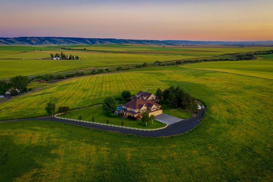Private luxury estate w/panoramic farmland & mountain views! Breathtaking main house in the Scandinavian style takes full advantage of patch-quilt field & big sky views while elegant finishes create a relaxing, spa-like atmosphere for a private retreat or intimate
gatherings. Enjoy vacation inspired living neighboring boutique shops & galleries. Wine affection & outdoor adventurers
will appreciate the central location to renown wineries, biking, whitewater rafting, fly fishing, golfing & skiing!