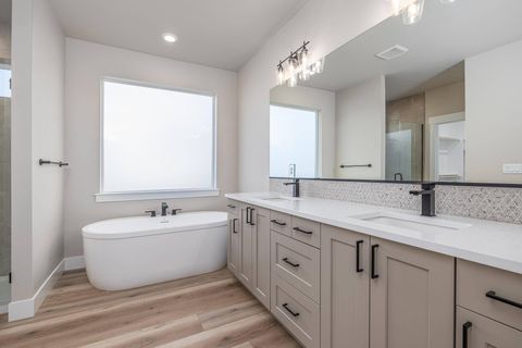 Tiny photo for 3711 NE Suchy Street, Bend, OR 97701 (MLS # 220212430)