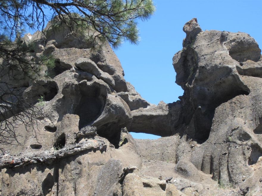If you like massive rock formations, pines and solitude, we have the parcel for you. Over two acres (2.73) in the Sprague River area. A great place for vacations or all year living.
