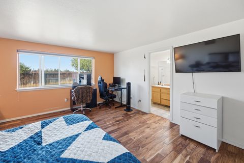 Tiny photo for 2113 NW 22nd Street, Redmond, OR 97756 (MLS # 220219579)