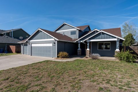 Tiny photo for 2113 NW 22nd Street, Redmond, OR 97756 (MLS # 220219579)