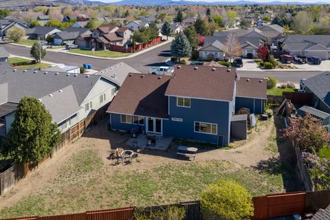 Tiny photo for 2113 NW 22nd Street, Redmond, OR 97756 (MLS # 220219579)