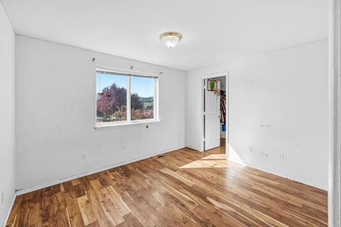 Tiny photo for 2113 NW 22nd Street, Redmond, OR 97756 (MLS # 220219579)