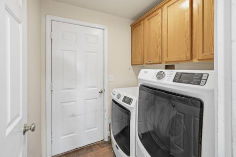 Tiny photo for 2113 NW 22nd Street, Redmond, OR 97756 (MLS # 220219579)