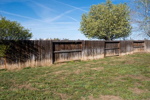 Tiny photo for 2113 NW 22nd Street, Redmond, OR 97756 (MLS # 220219579)