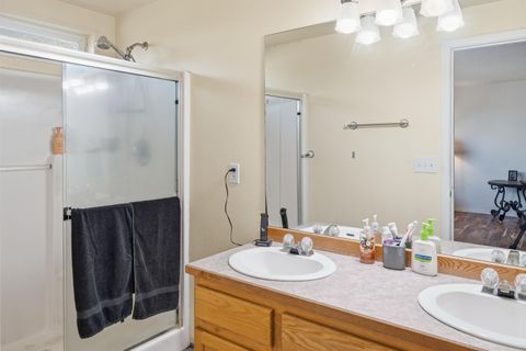 Tiny photo for 2113 NW 22nd Street, Redmond, OR 97756 (MLS # 220219579)