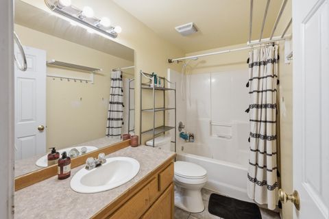 Tiny photo for 2113 NW 22nd Street, Redmond, OR 97756 (MLS # 220219579)