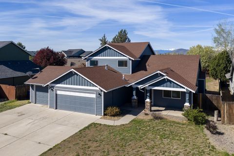 Photo of 2113 NW 22nd Street, Redmond, OR 97756 (MLS # 220219579)