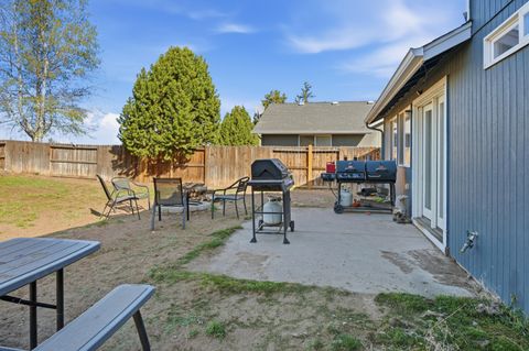 Tiny photo for 2113 NW 22nd Street, Redmond, OR 97756 (MLS # 220219579)