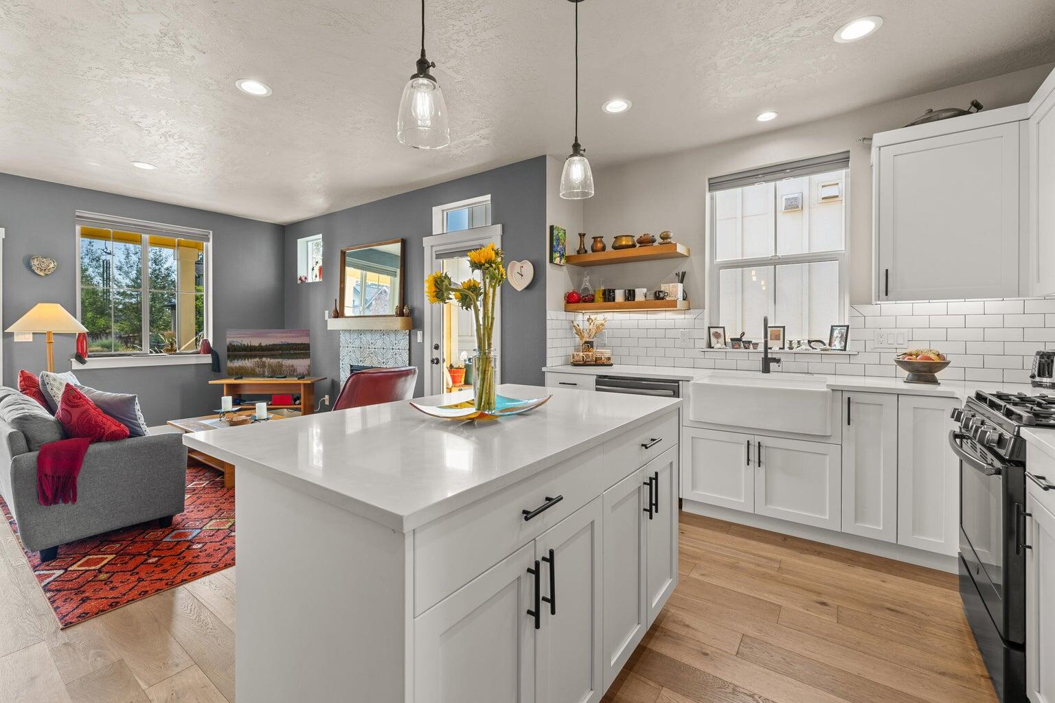 1112 N Wildflower Lane