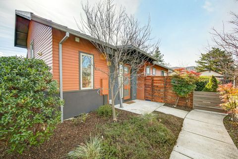 98 Dunn Circle Ashland OR 97520