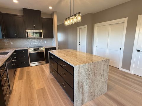 Tiny photo for 337 Quail Circle, Talent, OR 97540 (MLS # 220212162)