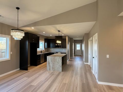 Tiny photo for 337 Quail Circle, Talent, OR 97540 (MLS # 220212162)