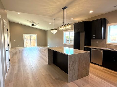 Tiny photo for 337 Quail Circle, Talent, OR 97540 (MLS # 220212162)