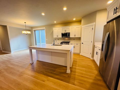 Tiny photo for 1386 NE Wilshire Drive #118, Prineville, OR 97754 (MLS # 220216918)