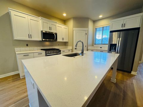 Tiny photo for 1386 NE Wilshire Drive #118, Prineville, OR 97754 (MLS # 220216918)