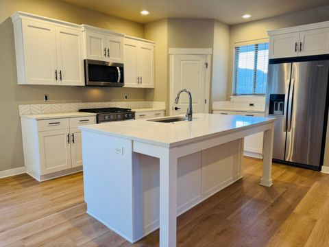 Tiny photo for 1386 NE Wilshire Drive #118, Prineville, OR 97754 (MLS # 220216918)