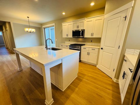 Tiny photo for 1386 NE Wilshire Drive #118, Prineville, OR 97754 (MLS # 220216918)