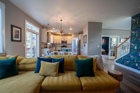 Tiny photo for 1334 SW Rimrock Way, Redmond, OR 97756 (MLS # 220215755)