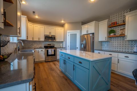 Tiny photo for 1334 SW Rimrock Way, Redmond, OR 97756 (MLS # 220215755)