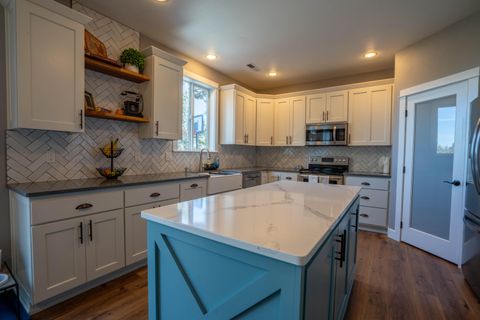 Tiny photo for 1334 SW Rimrock Way, Redmond, OR 97756 (MLS # 220215755)