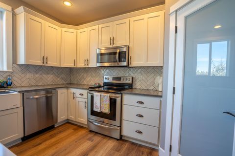Tiny photo for 1334 SW Rimrock Way, Redmond, OR 97756 (MLS # 220215755)