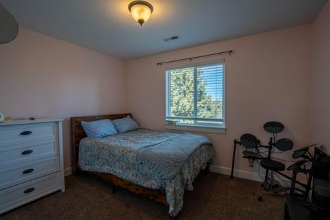 Tiny photo for 1334 SW Rimrock Way, Redmond, OR 97756 (MLS # 220215755)