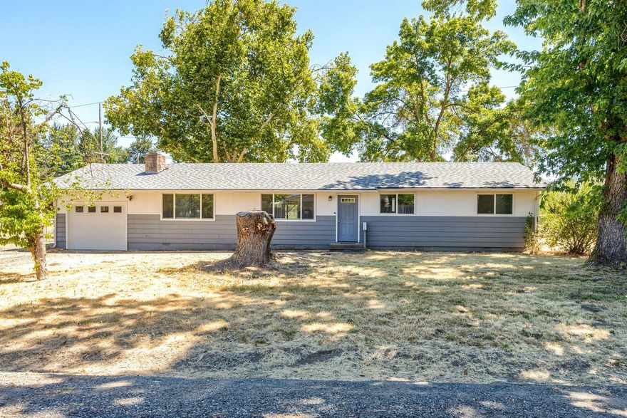 Sweet 3 bedroom, 2 bath with 1344 sf. nested on level .51 of acre.  Newer roof and vinyl windows.  Slider to covered patio. 
Attached 1 car garage.  Laminate flooring and spacious open living room.
Feels like you're in the country; but close to all amenities.  Make this home your own  All Sports park is close by.
Put this one on your list to show.