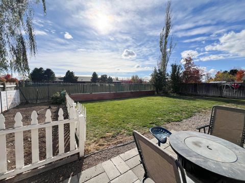 Tiny photo for 2922 SW Metolius Avenue, Redmond, OR 97756 (MLS # 220211479)