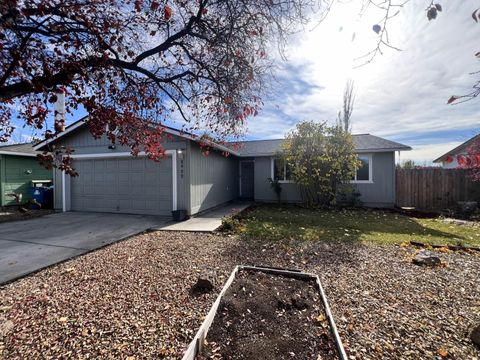 Tiny photo for 2922 SW Metolius Avenue, Redmond, OR 97756 (MLS # 220211479)