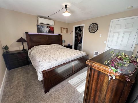 Tiny photo for 2922 SW Metolius Avenue, Redmond, OR 97756 (MLS # 220211479)