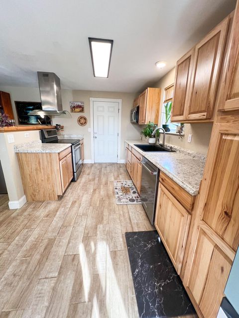 Tiny photo for 2922 SW Metolius Avenue, Redmond, OR 97756 (MLS # 220211479)