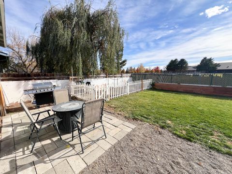 Tiny photo for 2922 SW Metolius Avenue, Redmond, OR 97756 (MLS # 220211479)