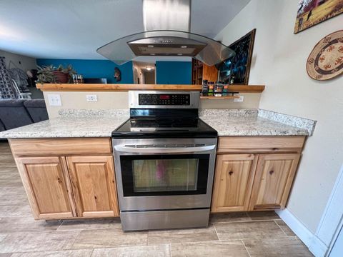 Tiny photo for 2922 SW Metolius Avenue, Redmond, OR 97756 (MLS # 220211479)