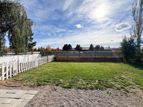 Tiny photo for 2922 SW Metolius Avenue, Redmond, OR 97756 (MLS # 220211479)