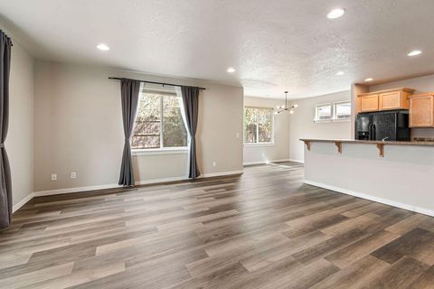 Tiny photo for 21332 Oconnor Way, Bend, OR 97701 (MLS # 220219752)