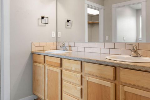 Tiny photo for 21332 Oconnor Way, Bend, OR 97701 (MLS # 220219752)