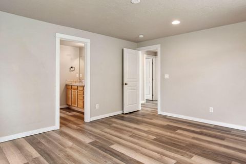 Tiny photo for 21332 Oconnor Way, Bend, OR 97701 (MLS # 220219752)