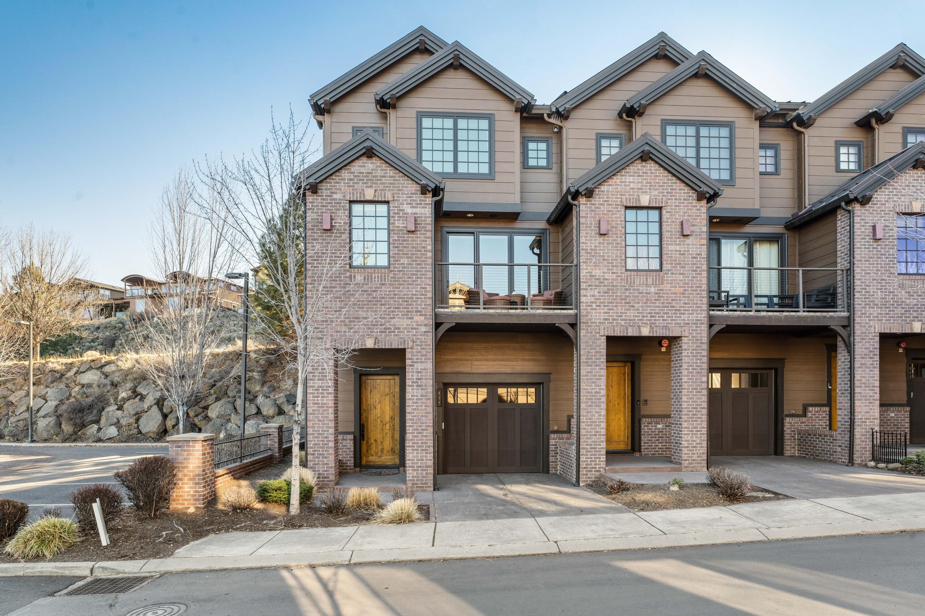 854 SW Crestline Drive