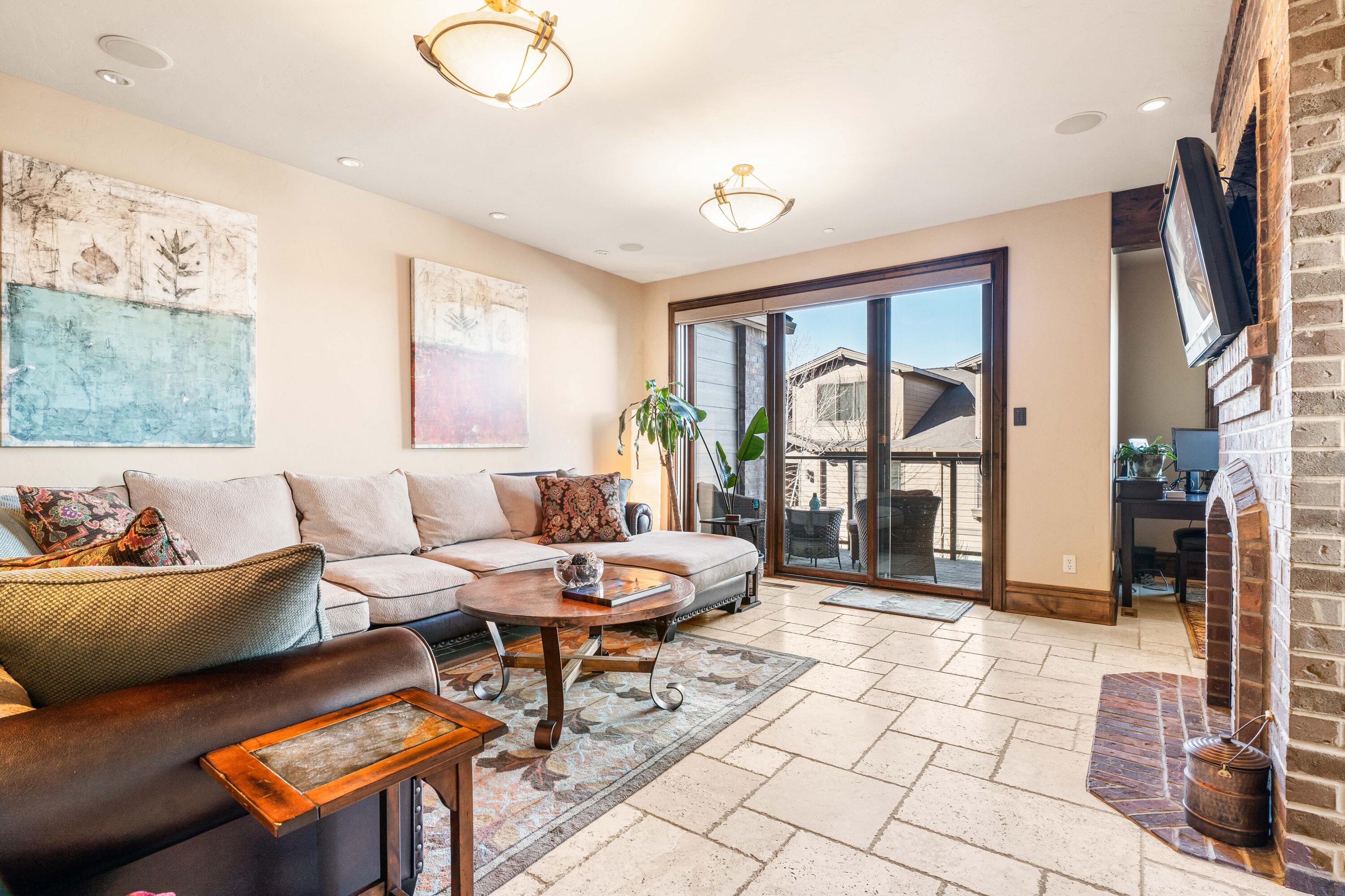 854 SW Crestline Drive