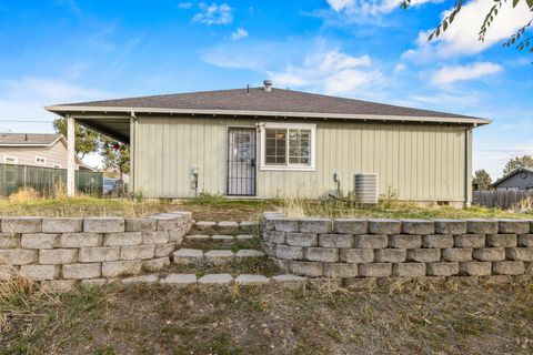 Tiny photo for 3126 Cortez Street, Klamath Falls, OR 97601 (MLS # 220210761)