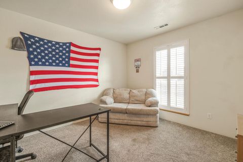 Tiny photo for 3126 Cortez Street, Klamath Falls, OR 97601 (MLS # 220210761)