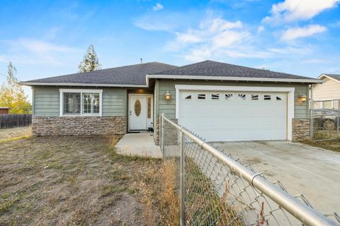 Photo of 3126 Cortez Street, Klamath Falls, OR 97601 (MLS # 220210761) Photo of 3126 Cortez Street, Klamath Falls, OR 97601 (MLS # 220210761)