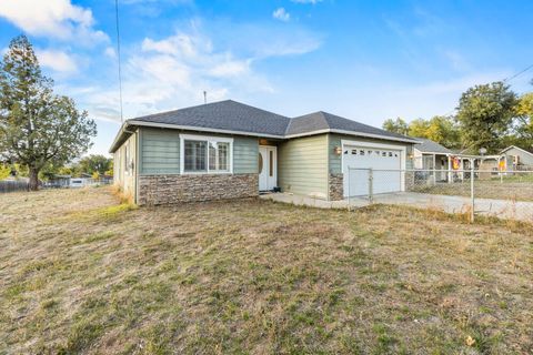 Tiny photo for 3126 Cortez Street, Klamath Falls, OR 97601 (MLS # 220210761)